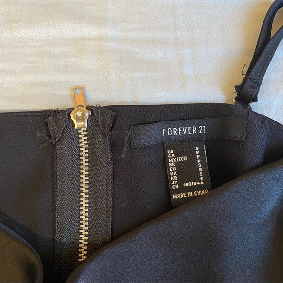 F21 cropped satin cowl neck top || S - Picture 3 of 4